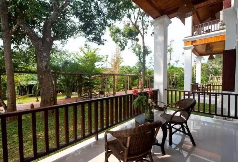 Nam Ou Riverside Hotel & Resort