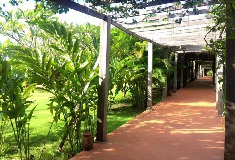 Nam Ou Riverside Hotel & Resort