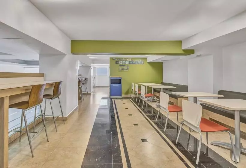 Отель One Ciudad De Mexico Alameda