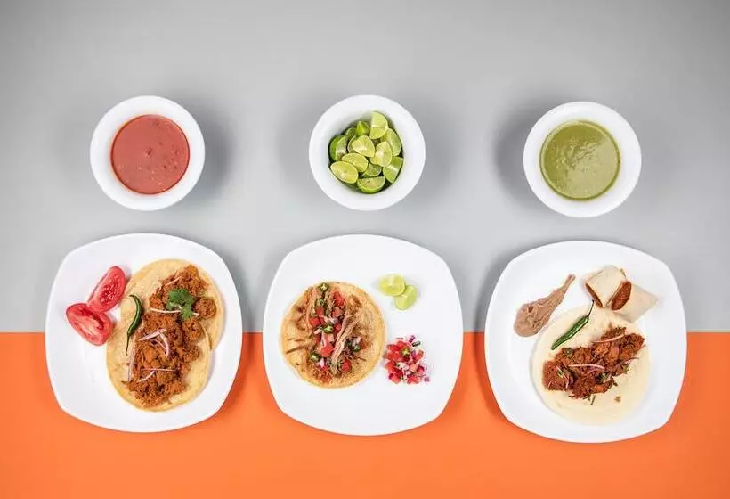 Отель One Ciudad De Mexico Alameda