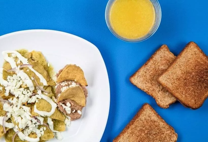 Отель One Ciudad De Mexico Alameda