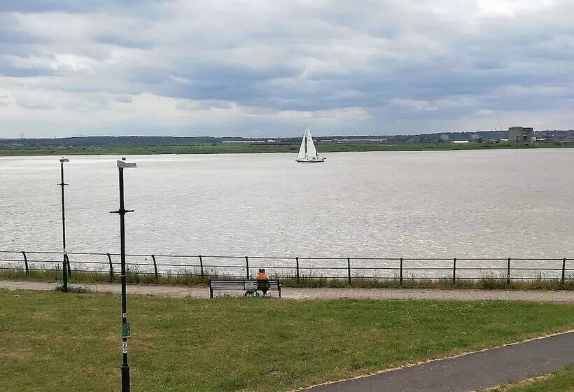 Royal Hotel, Bar & Grill