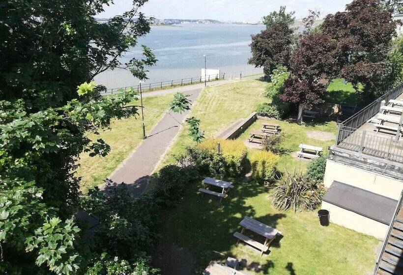 Royal Hotel, Bar & Grill