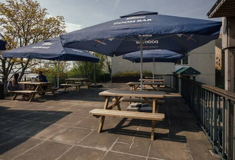 Royal Hotel, Bar & Grill