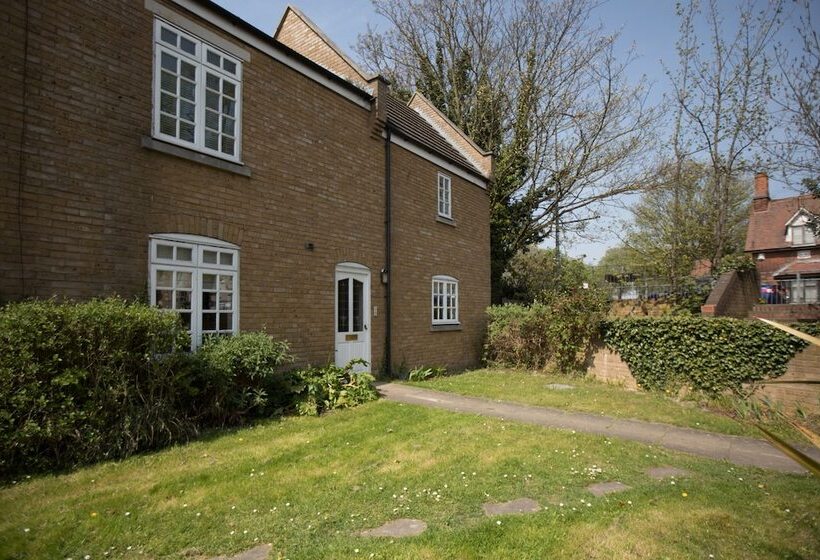 Royal Hotel, Bar & Grill