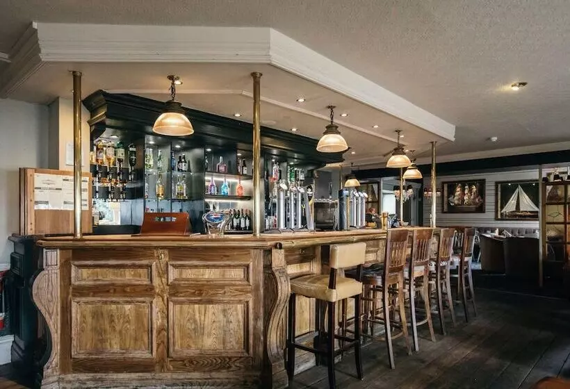 Royal Hotel, Bar & Grill