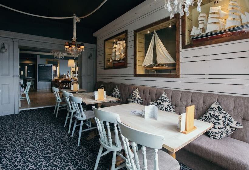 Royal Hotel, Bar & Grill