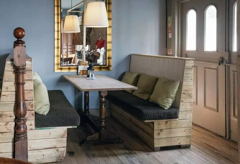 Royal Hotel, Bar & Grill