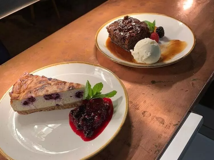 Royal Hotel, Bar & Grill