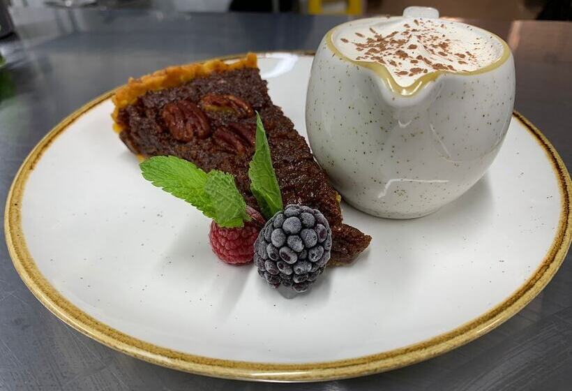 Royal Hotel, Bar & Grill