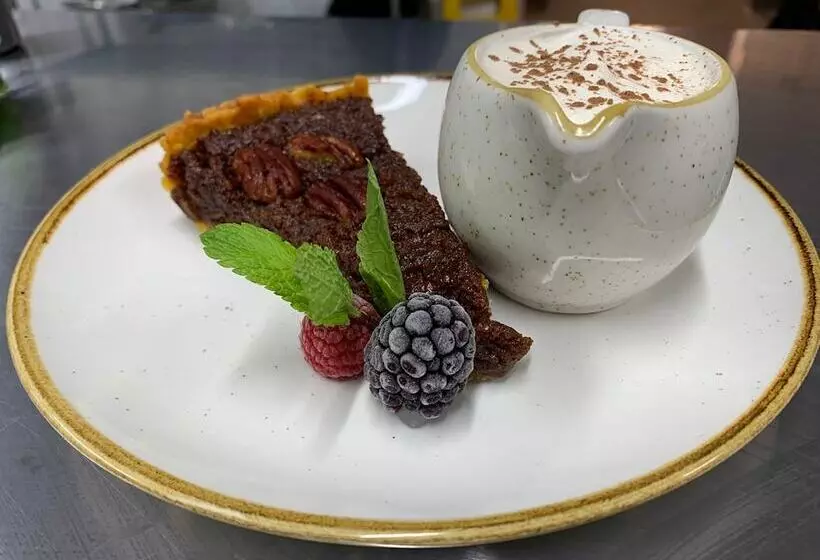 Royal Hotel, Bar & Grill