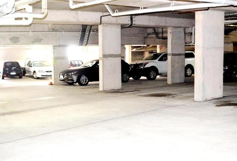 Отель Spring Hill Mews Apartments