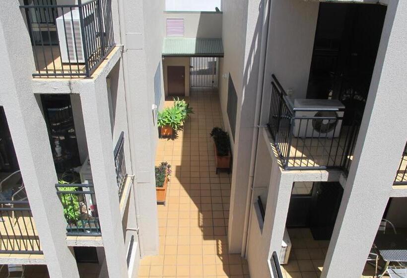 Отель Spring Hill Mews Apartments