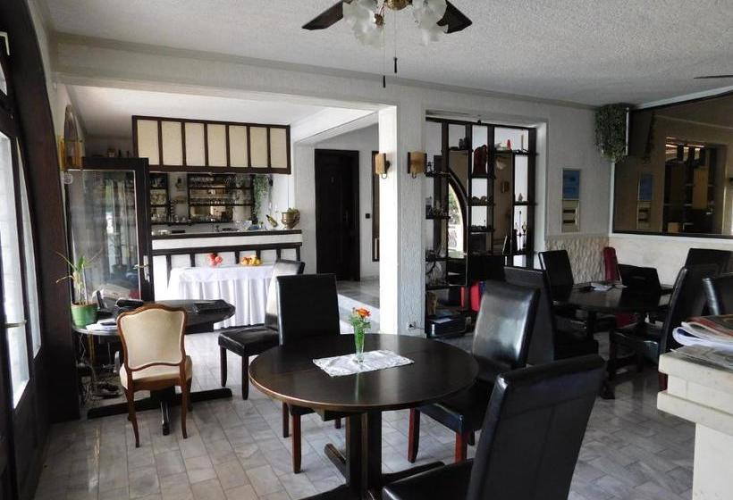 Hotelli Villa Corona