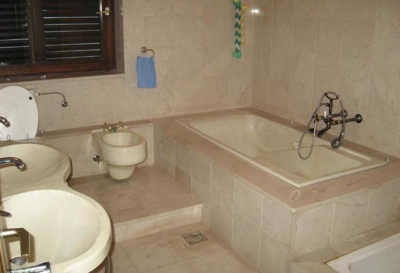 Hotelli Villa Corona