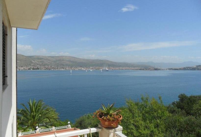 Hotelli Villa Corona