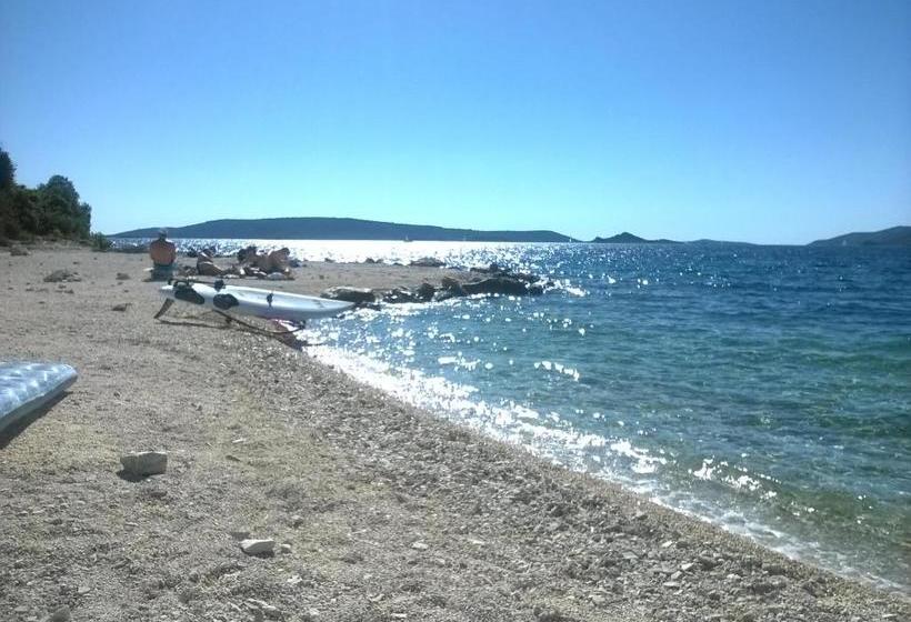 Hotelli Villa Corona