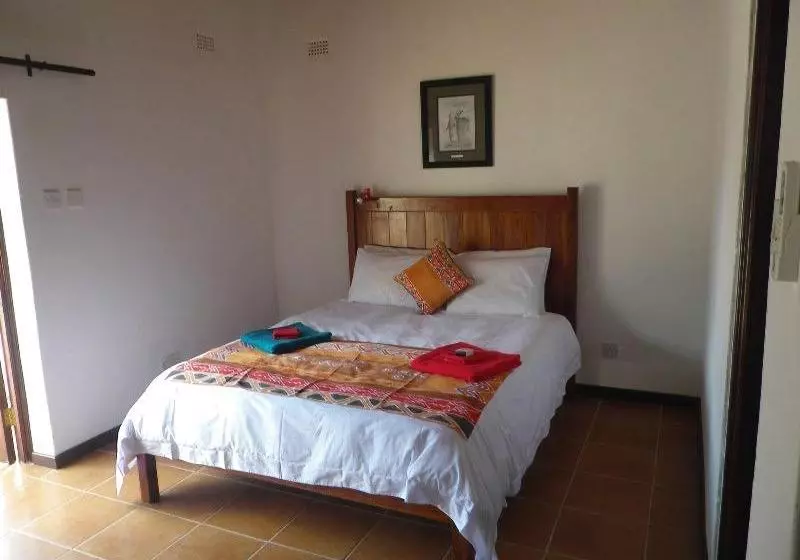 Mandebele Lodge