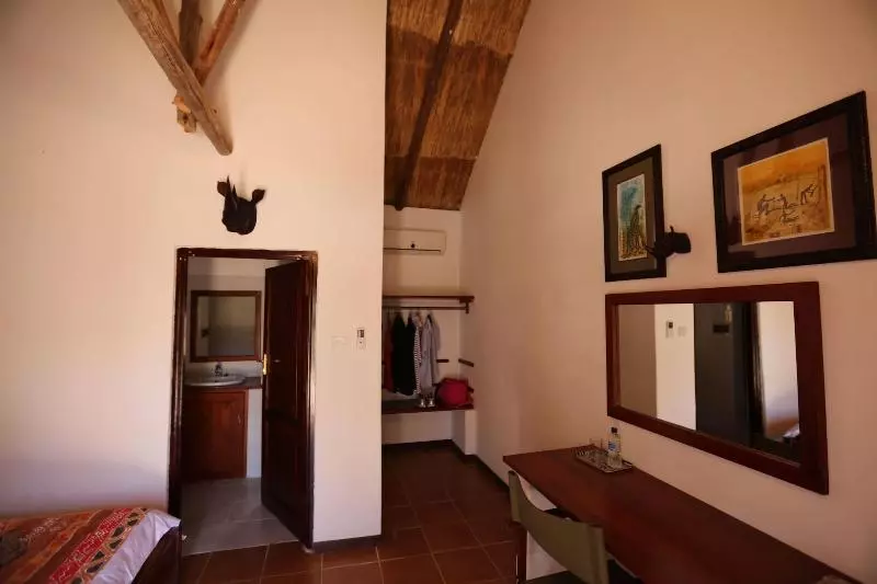 Mandebele Lodge