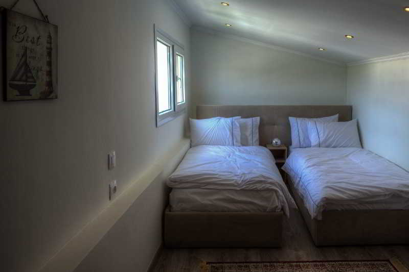 Sunny Villas Resort & Spa