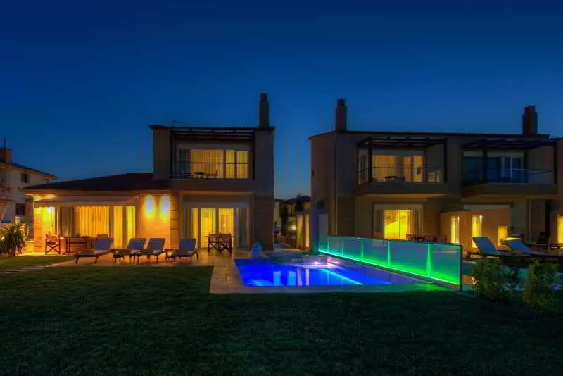 Sunny Villas Resort & Spa