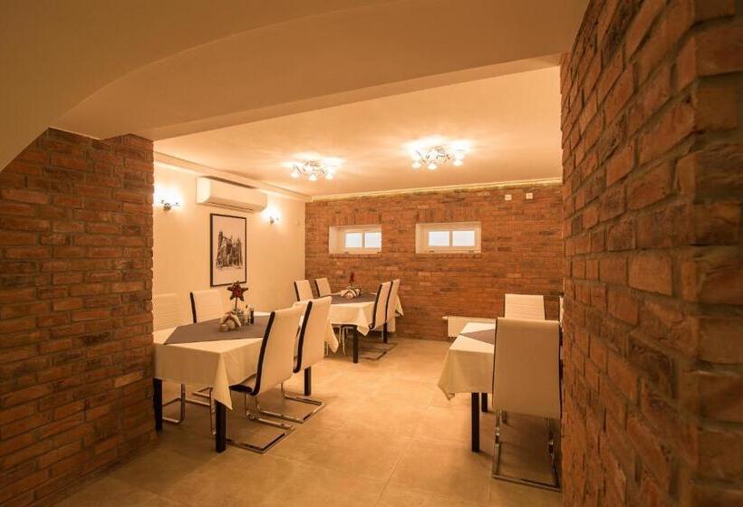 בית מלון כפרי Zajazd Biskupi