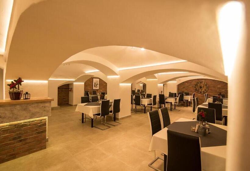 בית מלון כפרי Zajazd Biskupi