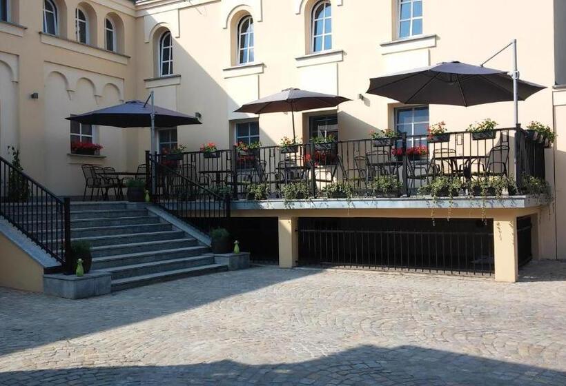 בית מלון כפרי Zajazd Biskupi