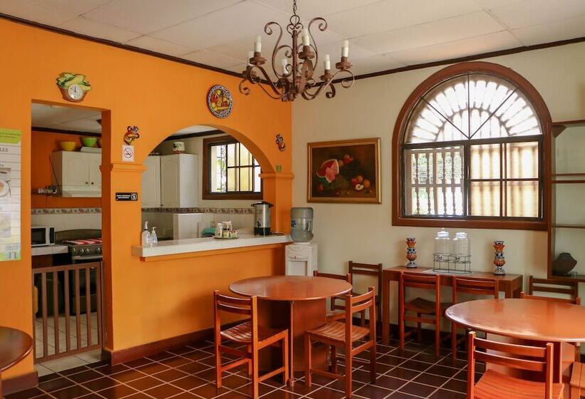 هتل Villa Serena Escalón