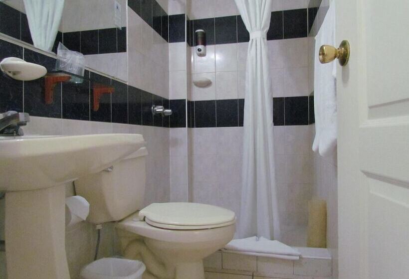 هتل Villa Serena Escalón