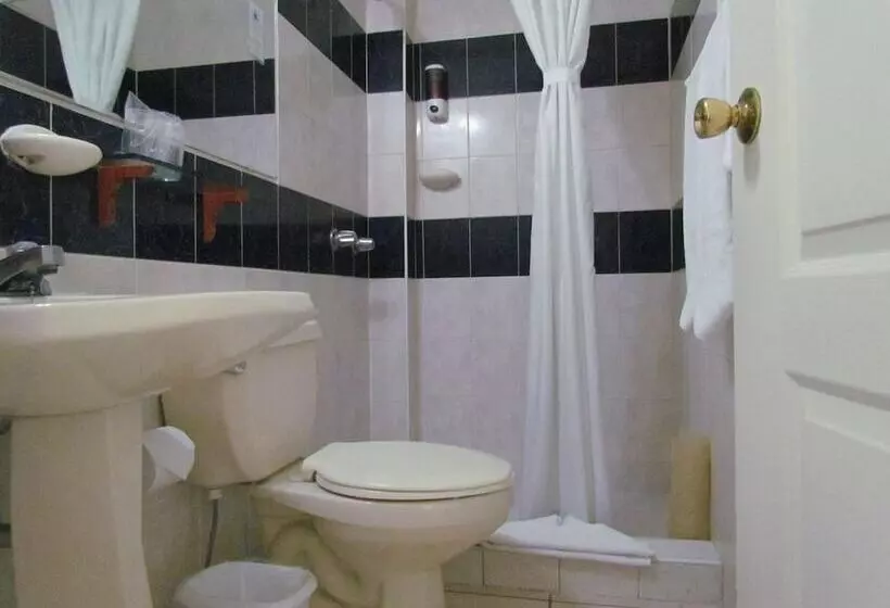 ホテル Villa Serena Escalón