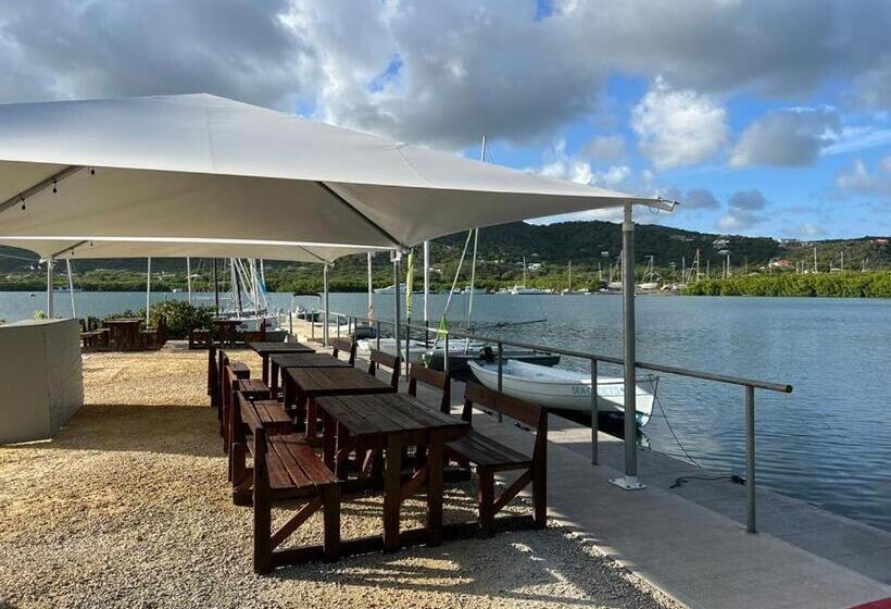 هاستل The Lodge Antigua