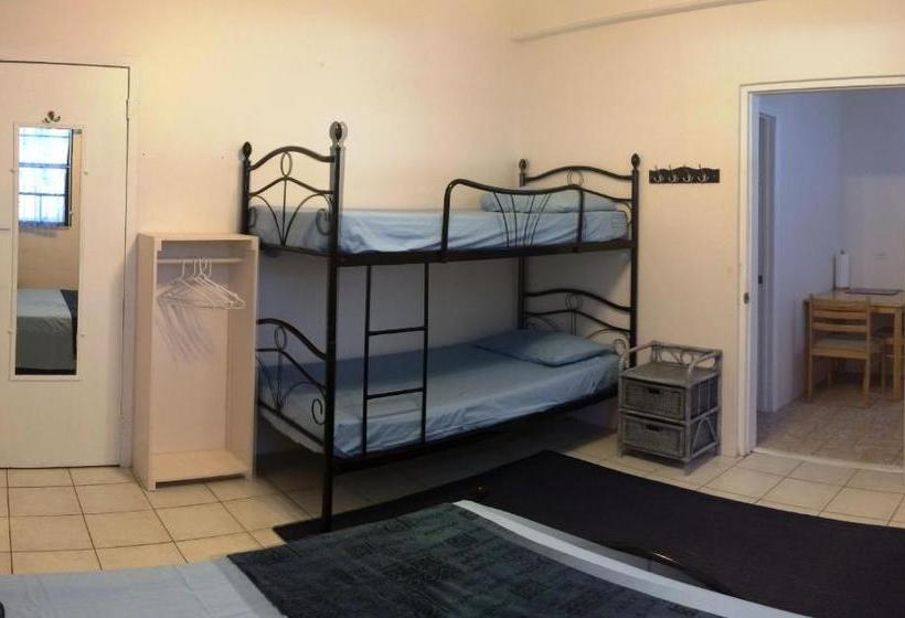 هاستل The Lodge Antigua