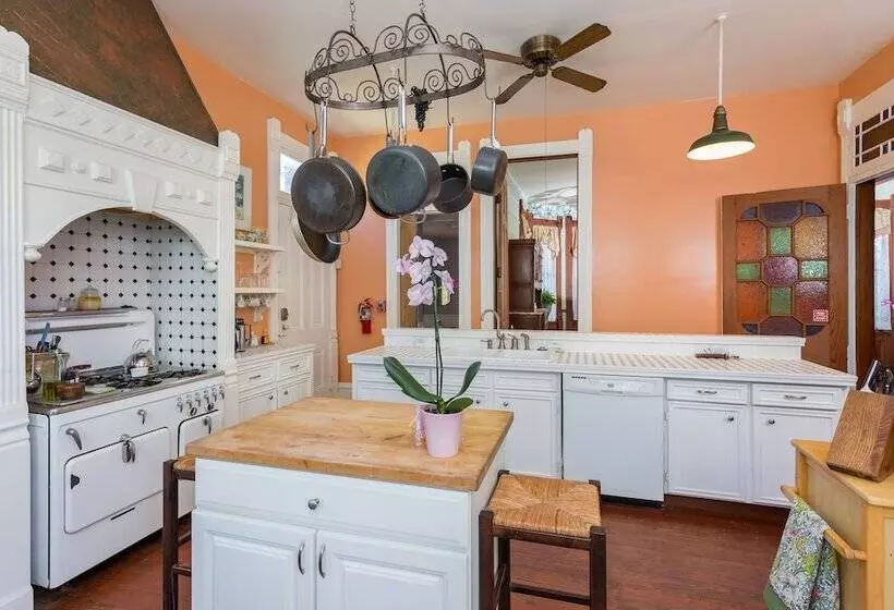 Coppersmith Inn Bed And Breakfast