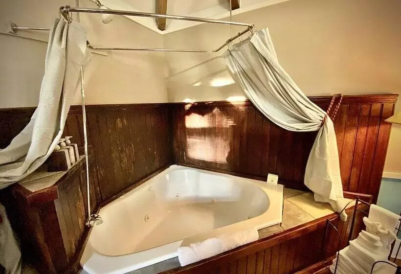 Coppersmith Inn Bed And Breakfast