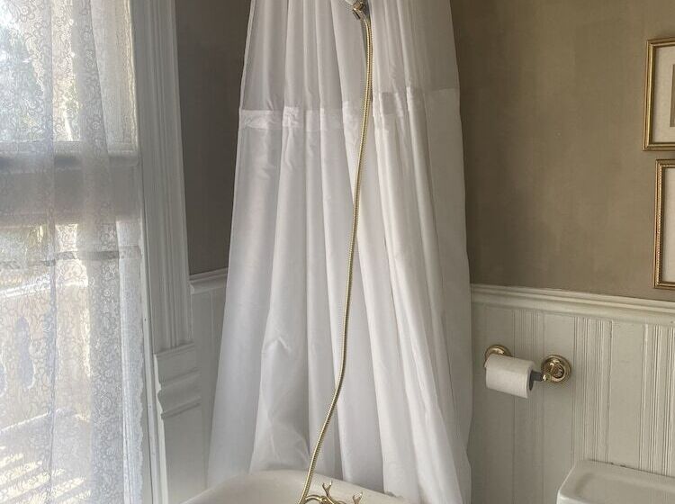 Coppersmith Inn Bed And Breakfast