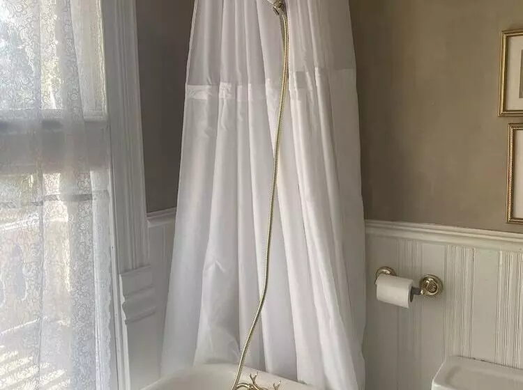 Coppersmith Inn Bed And Breakfast