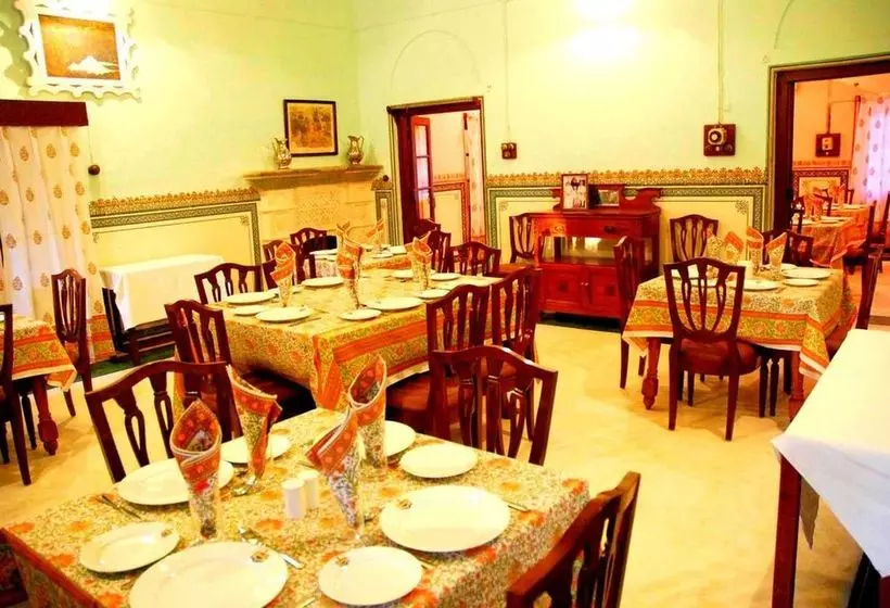 호텔 Bijay Niwas Palace