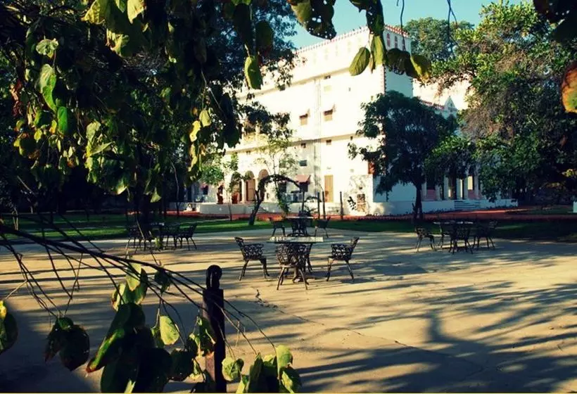 호텔 Bijay Niwas Palace