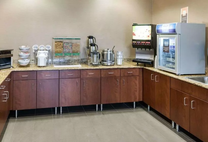 ホテル Comfort Inn & Suites West Medical Center