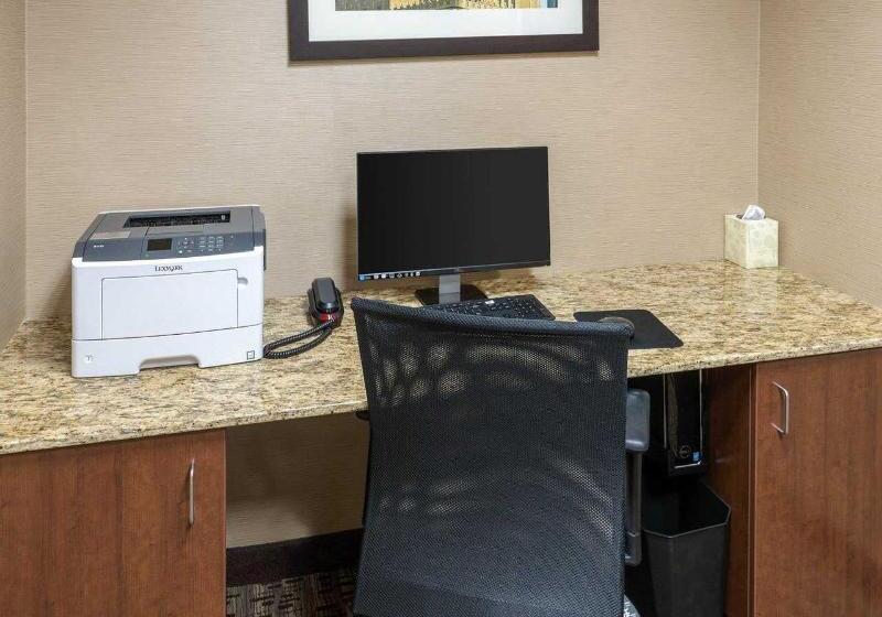 هتل Comfort Inn & Suites West   Medical Center