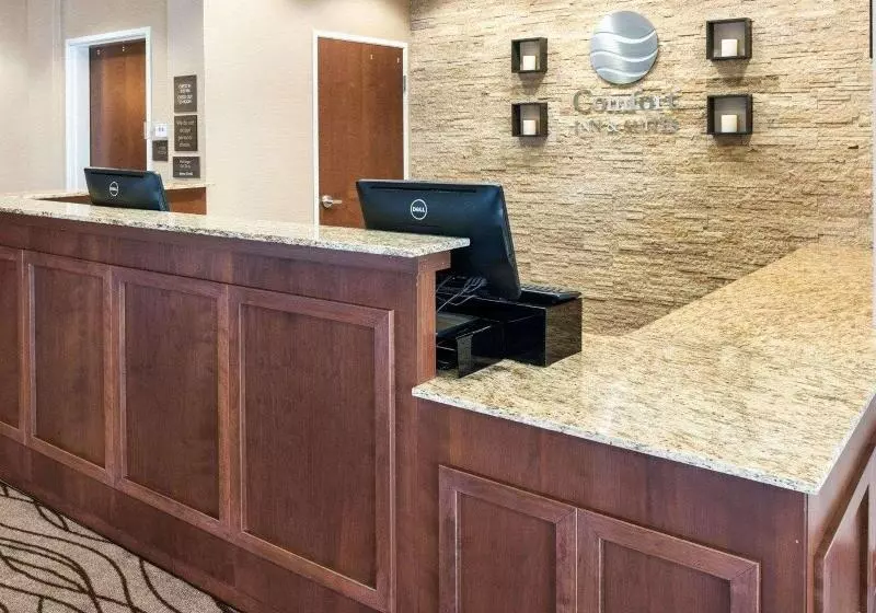 ホテル Comfort Inn & Suites West Medical Center