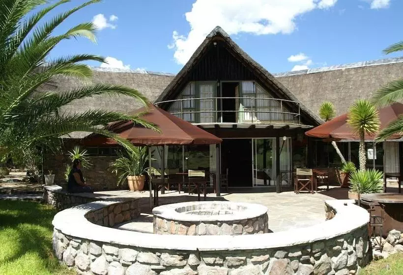 هتل Etusis Lodge