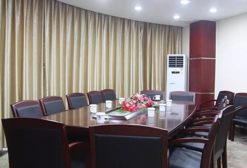 Отель Greentree Inn Huaian Chuzhou Avenue Zhou Enlai Memorial Hall