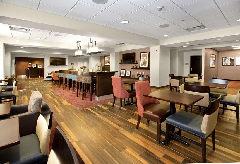 Отель Hampton Inn Butler