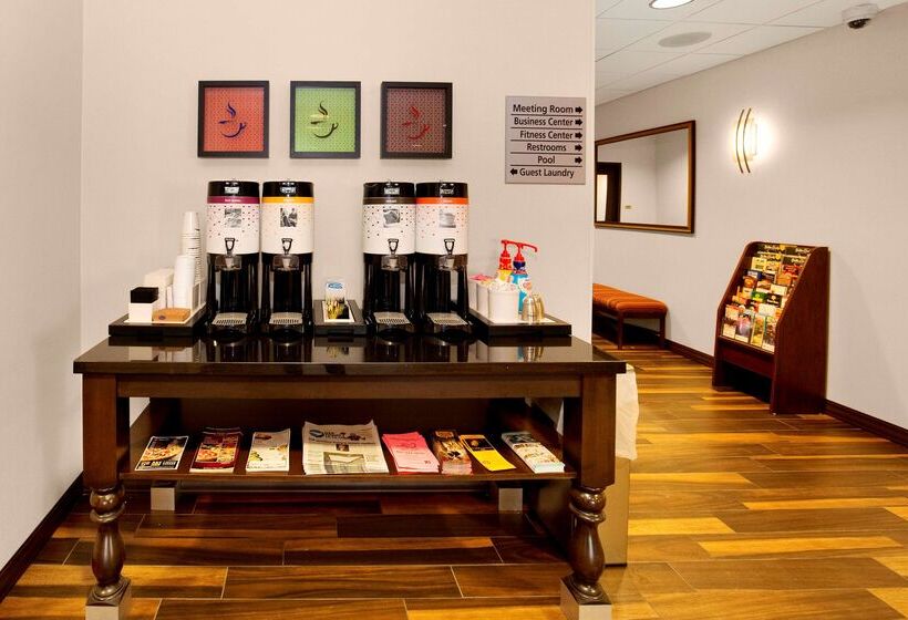 Отель Hampton Inn Butler