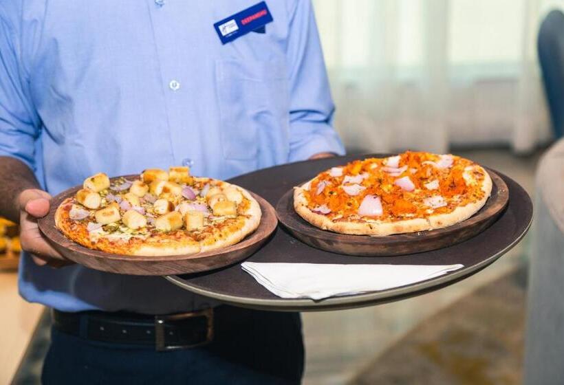 هتل Holiday Inn Express Pune Pimpri, An Ihg