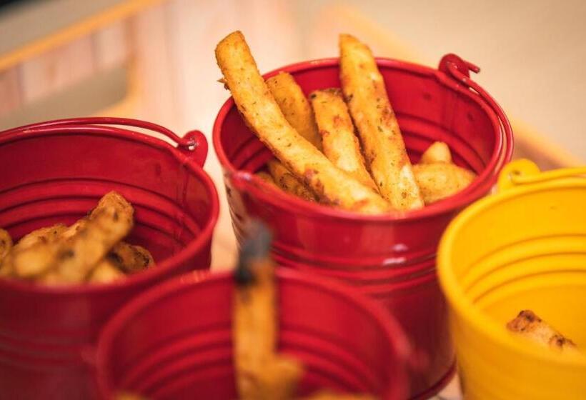 هتل Holiday Inn Express Pune Pimpri, An Ihg