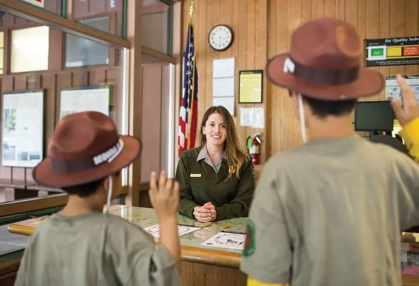 酒店 John Muir Lodge