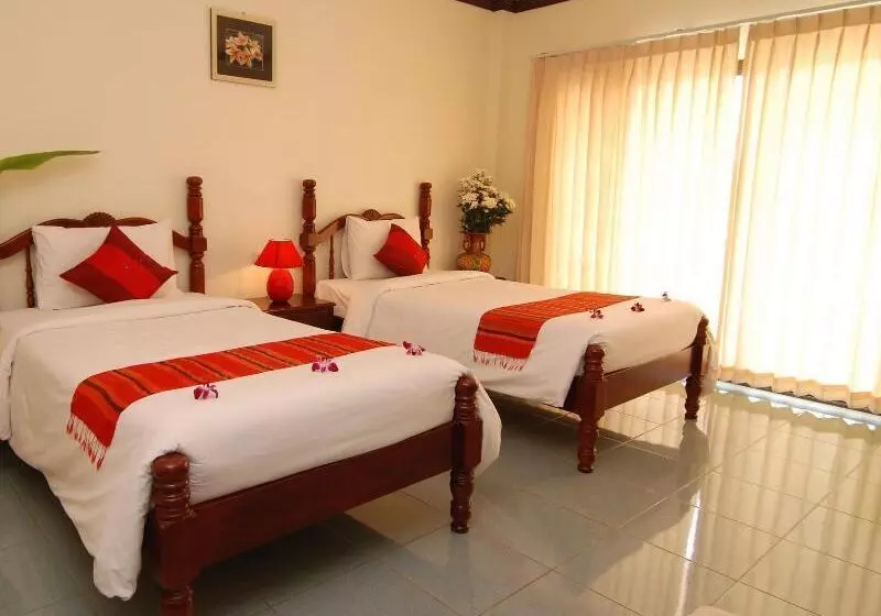 Hotel Lanta Seafront Resort